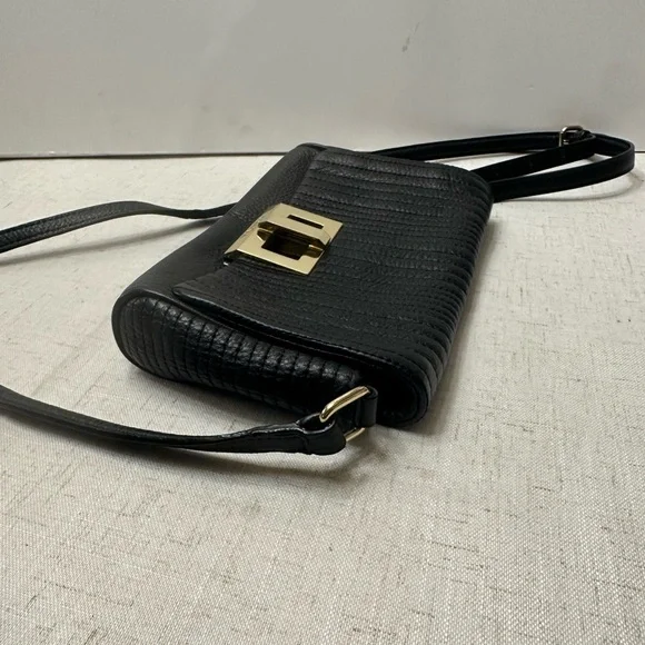💜Calvin Klein Black Quilted Shoulder Bag with Gold-Tone Accent - Picture 2 of 9
